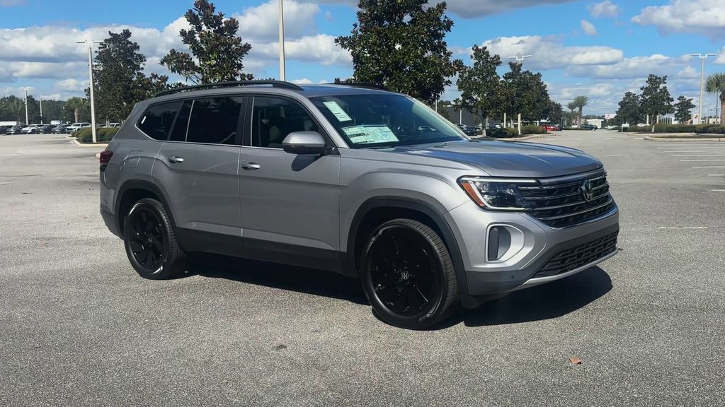 2026 Volkswagen Atlas SE Technology photo 2