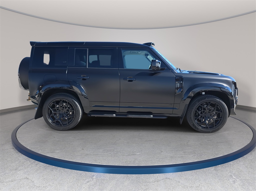 2025 Land Rover Defender 110 V8 photo 4