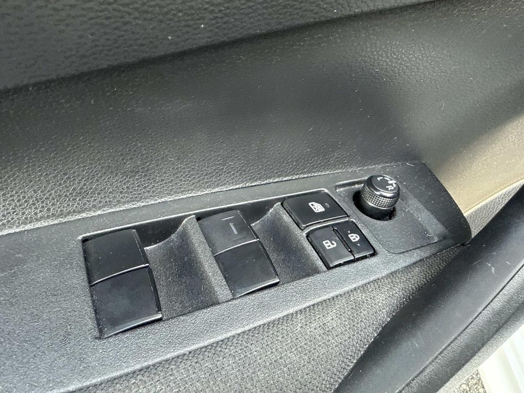 2022 Toyota Corolla LE photo 18