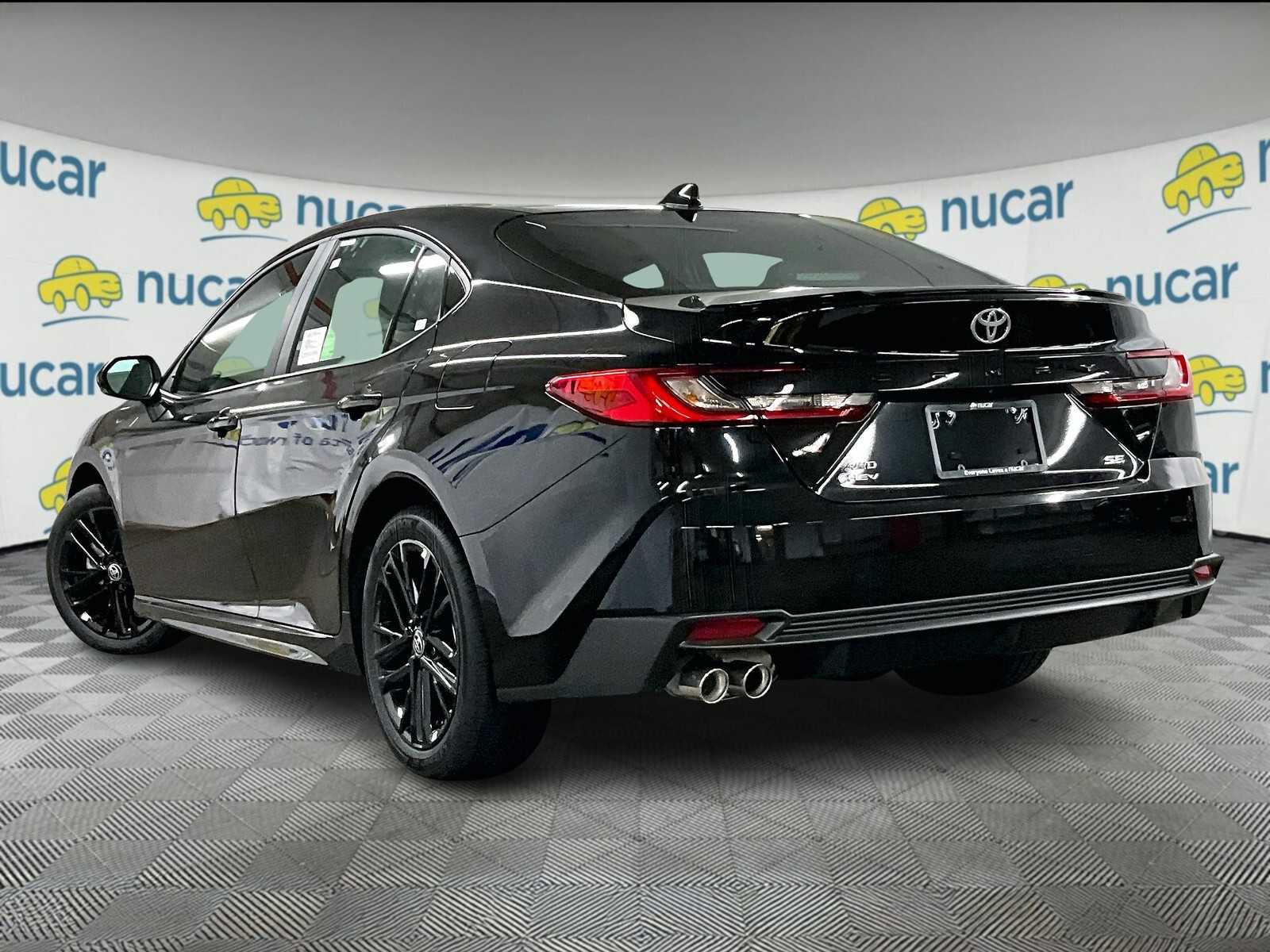 2025 Toyota Camry SE photo 4
