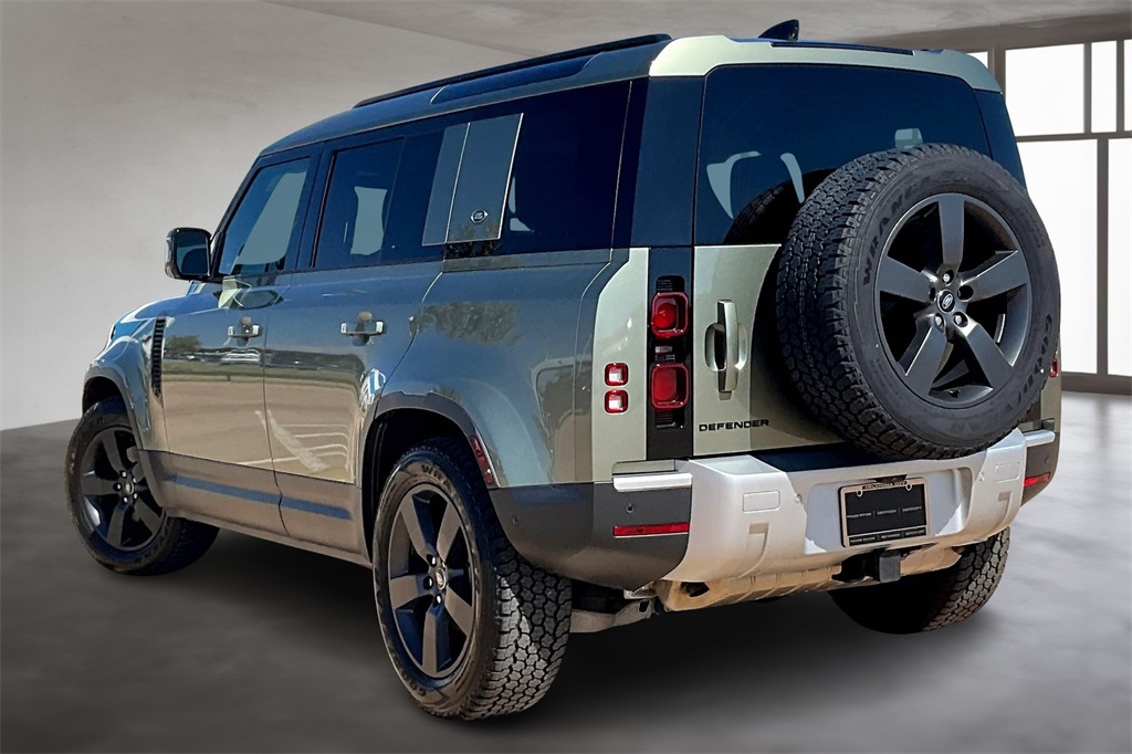 2024 Land Rover Defender 110 S photo 11