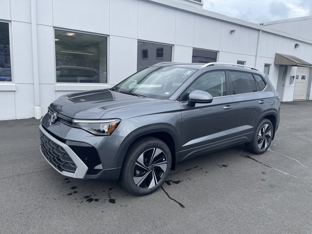 2025 Volkswagen Taos SE photo 2