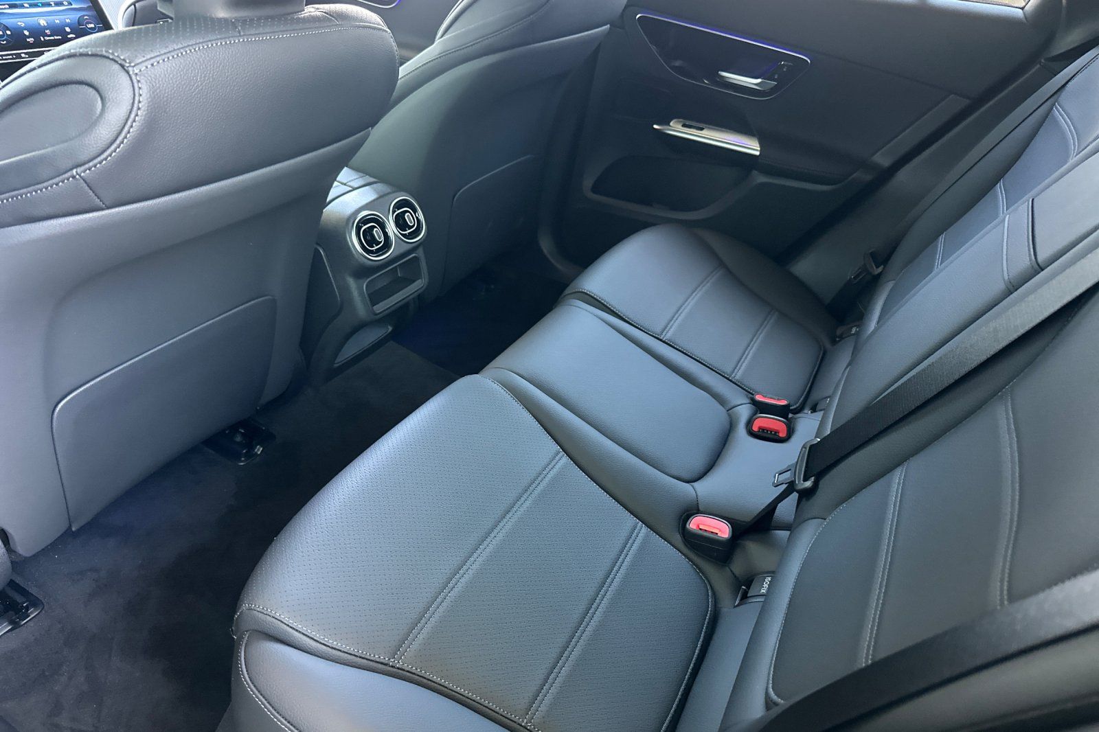 2025 Mercedes Benz GLC 300 photo 8