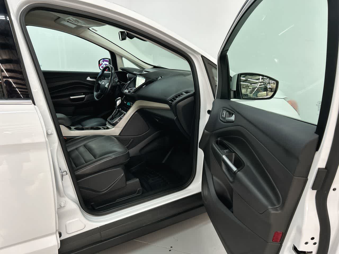 2016 Ford C-Max Energi SEL photo 19
