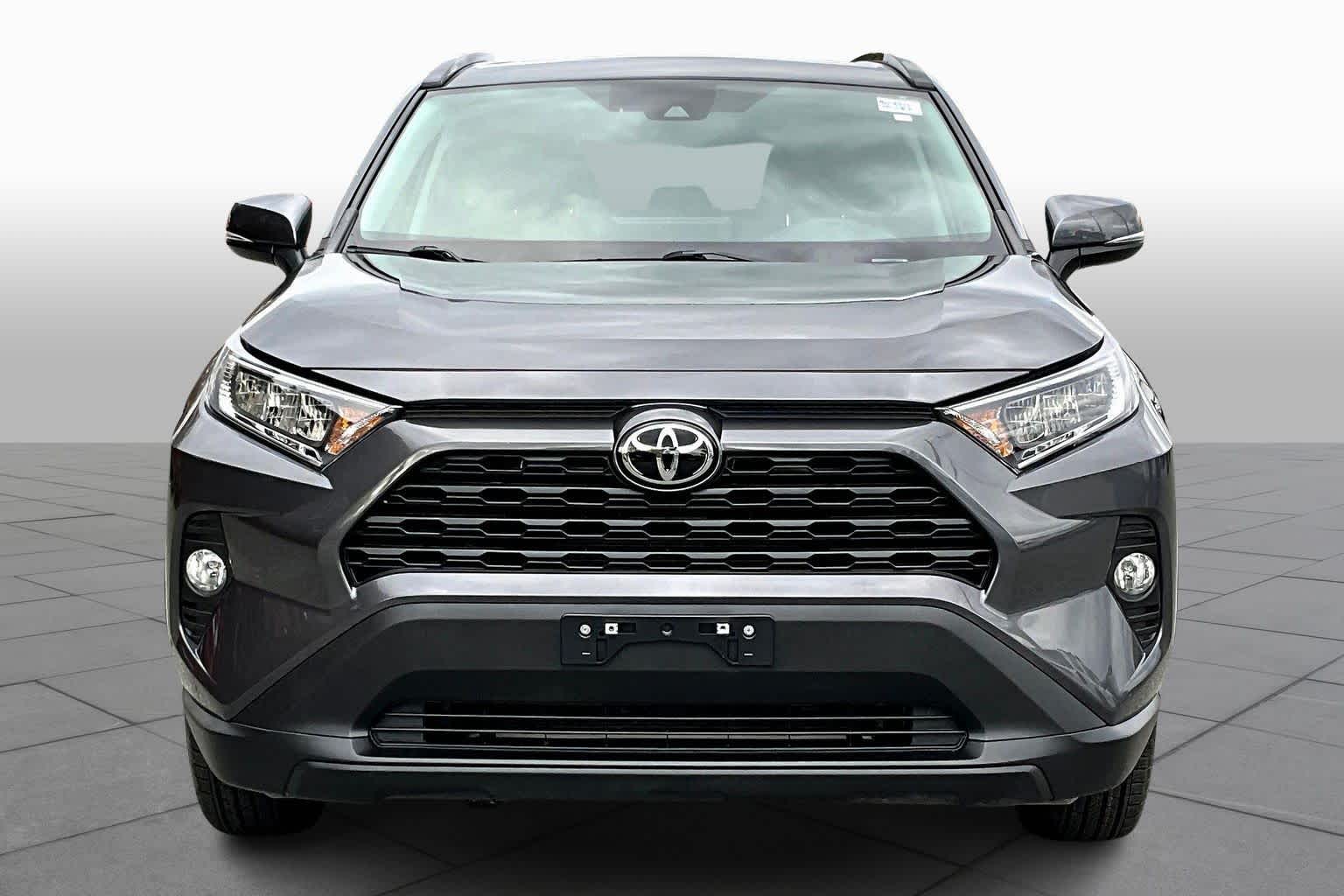 2021 Toyota RAV4 XLE photo 3