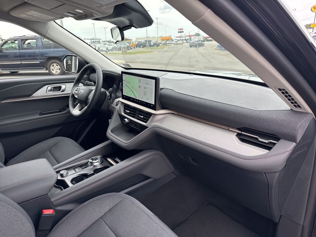 2025 Ford Explorer photo 22