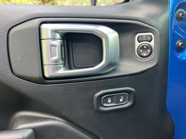 2024 Jeep Gladiator Willys photo 5