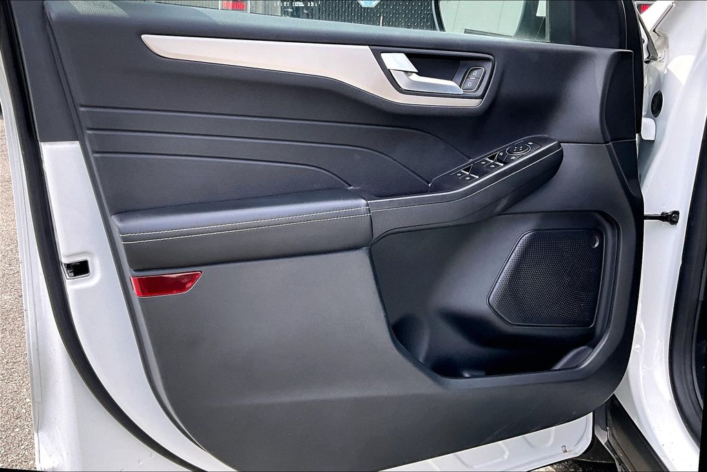 2021 Ford Escape SEL photo 17