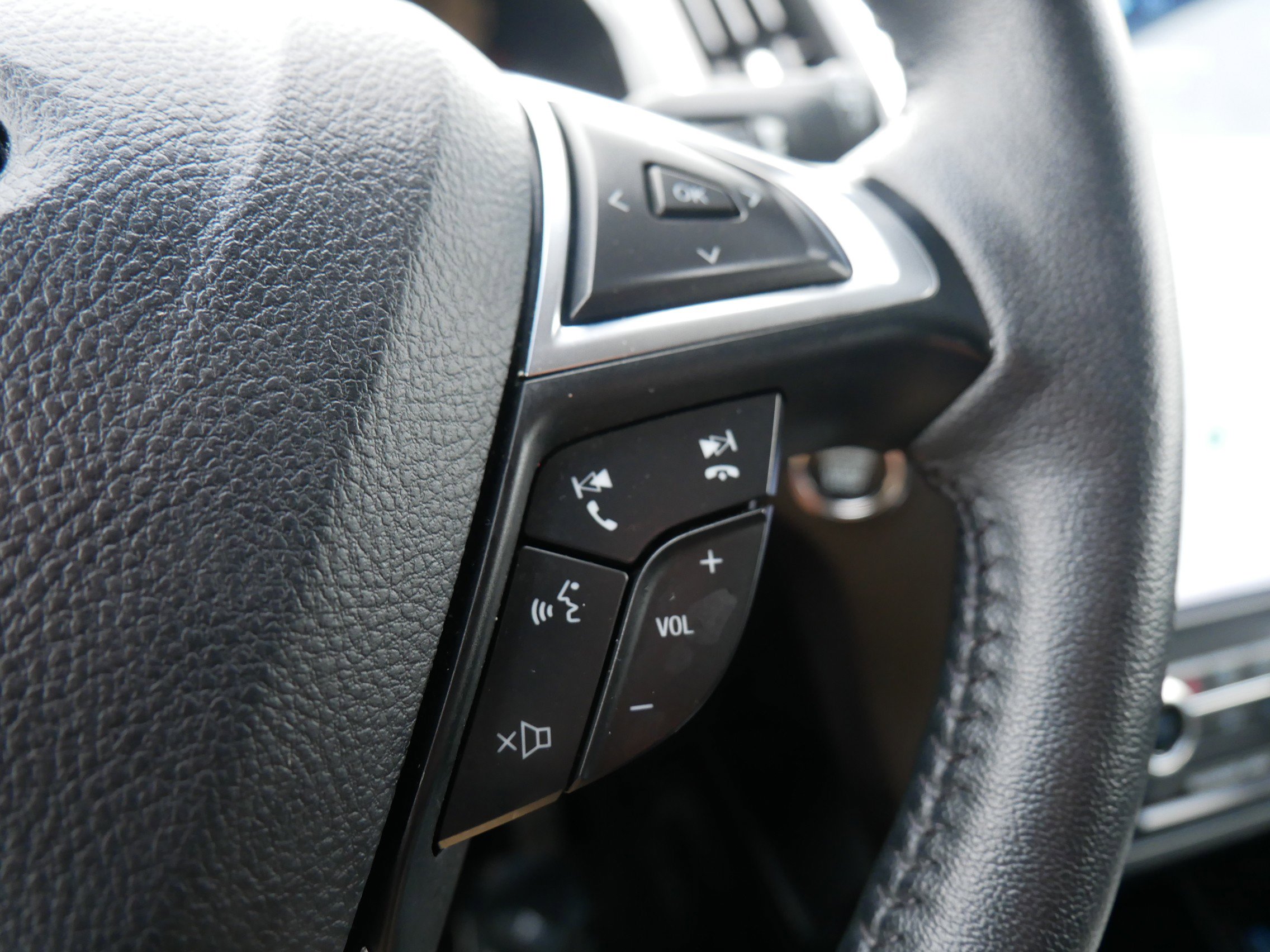 2024 Ford Edge Titanium photo 24