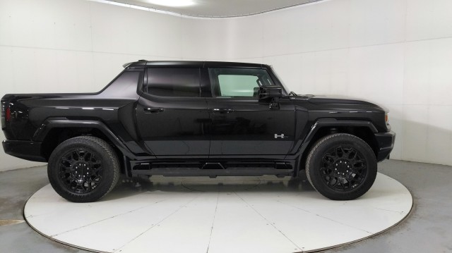 Used 2025 Void Black GMC 2X image 6