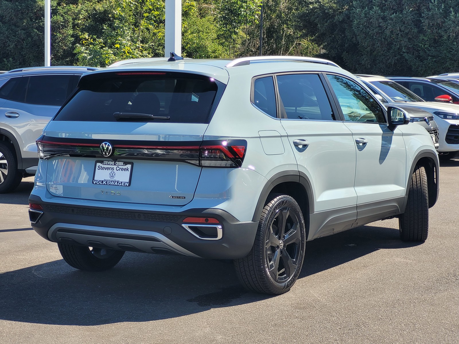 2025 Volkswagen Taos SEL photo 4