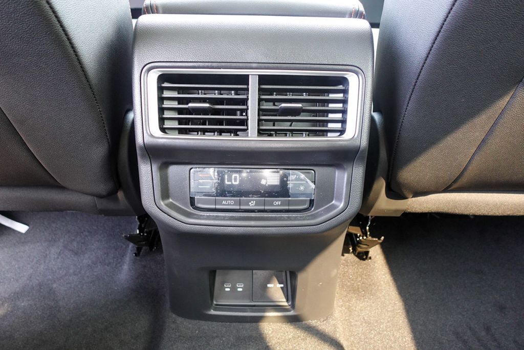 2026 Volkswagen Atlas Peak Edition SE photo 26