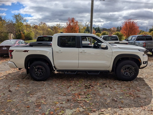 2026 Nissan Frontier Crew Cab PRO-4X photo 2