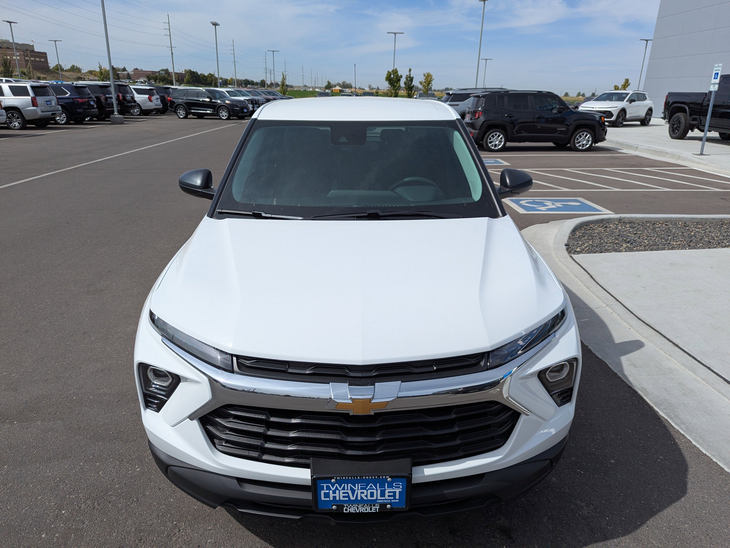 2026 Chevrolet Trailblazer LS photo 3