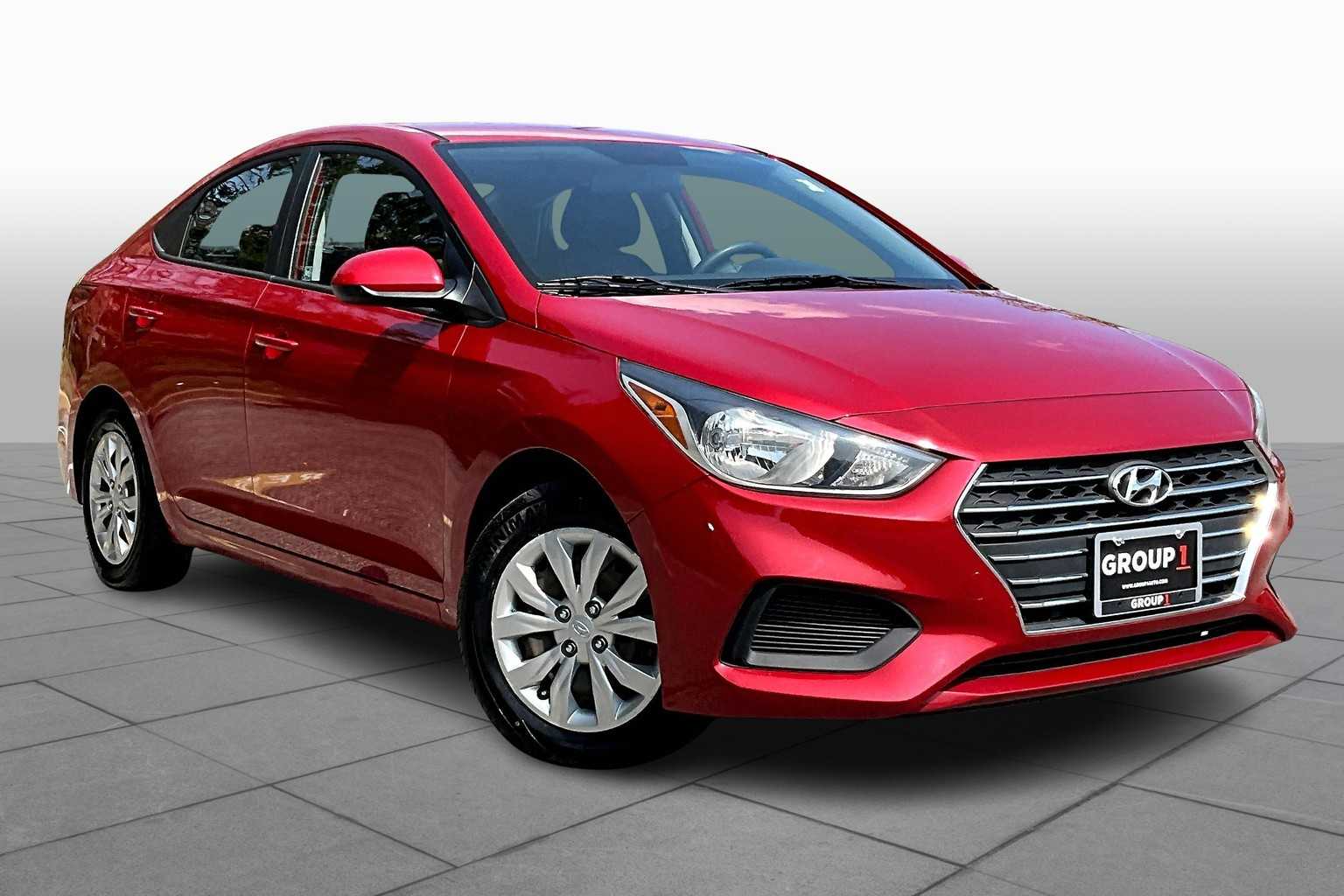 2020 Hyundai Accent SE photo 2