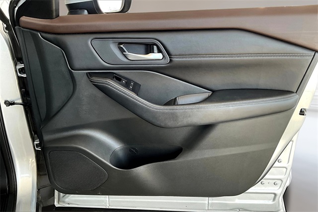 2023 Nissan Rogue SV photo 14