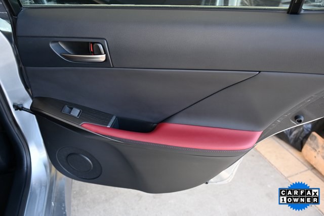 2022 Lexus IS 300 photo 19