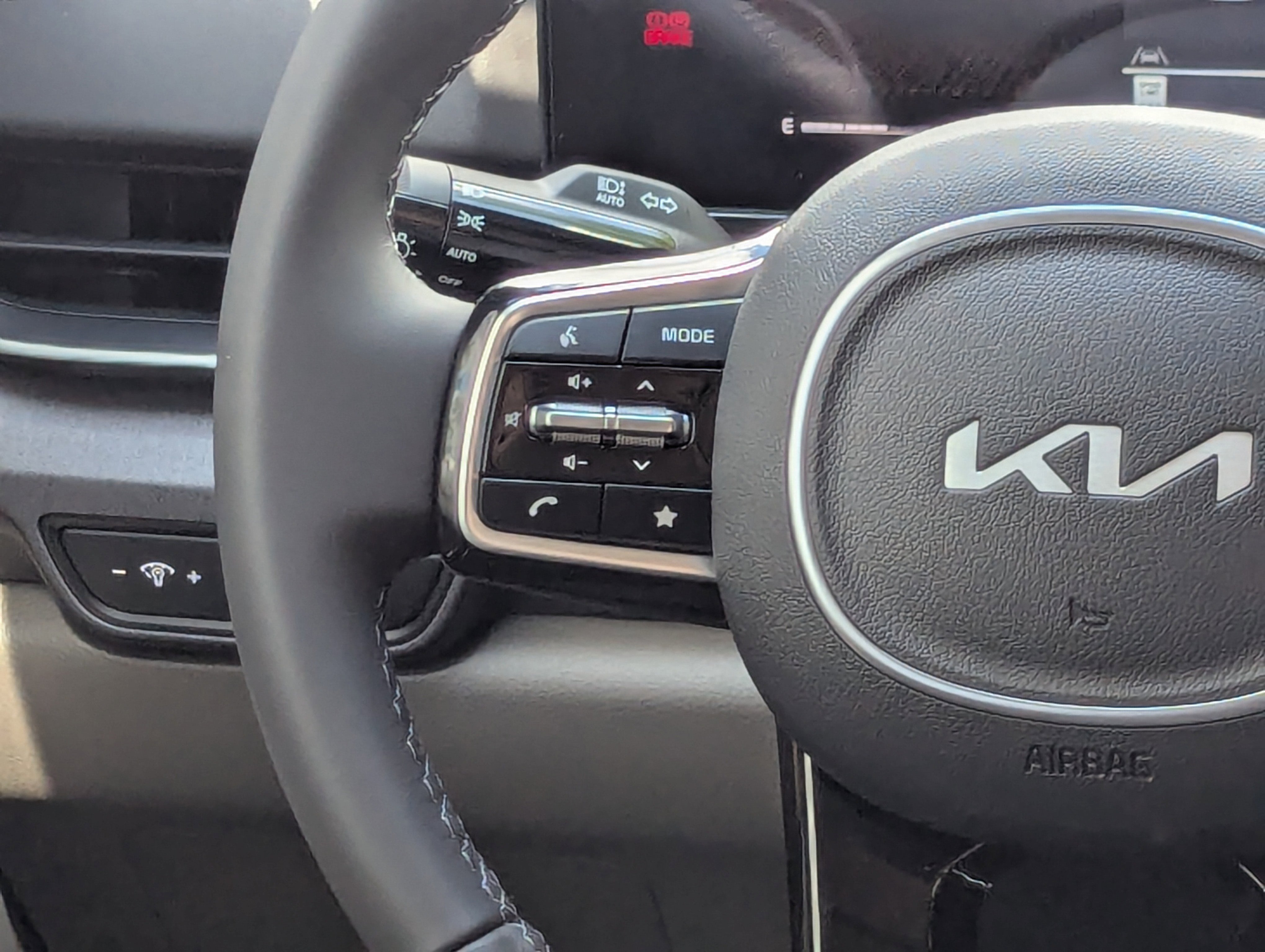 2026 Kia Carnival EX photo 2