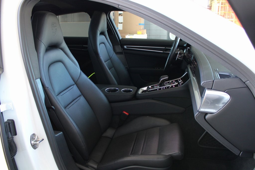 2023 Porsche Panamera 4 Platinum photo 17