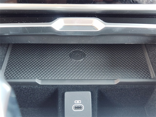 2025 Land Rover Range Rover SE photo 9