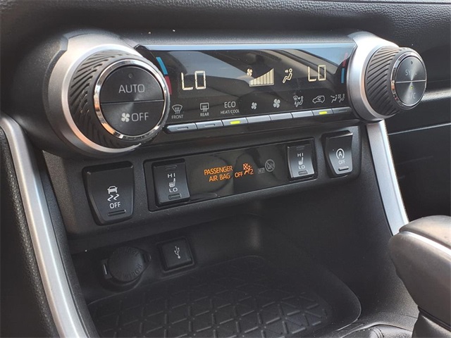 2021 Toyota RAV4 XLE Premium photo 11