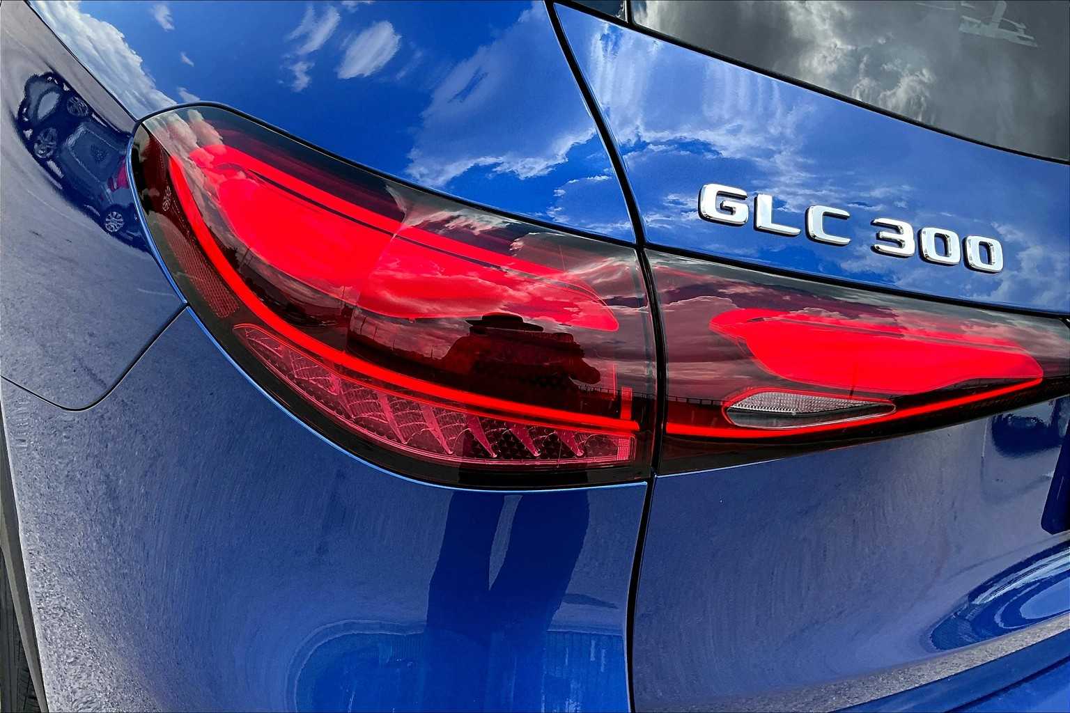 2026 Mercedes Benz GLC 300 photo 6