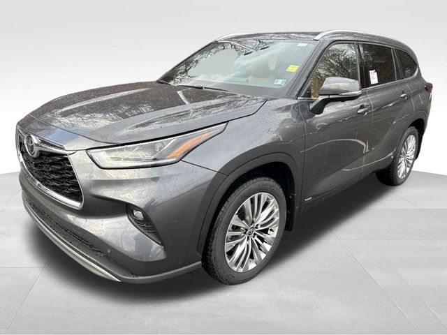 2025 Toyota Highlander Platinum's photo