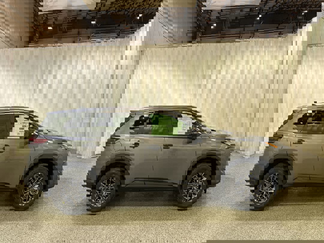 2026 Nissan Rogue S photo 4