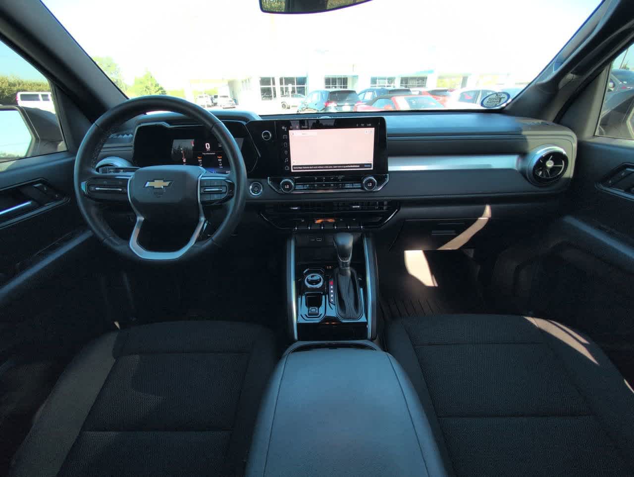 2023 Chevrolet Colorado LT photo 2