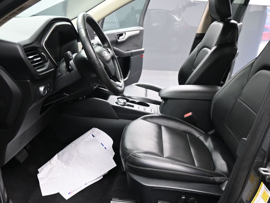 2020 Ford Escape SEL photo 2