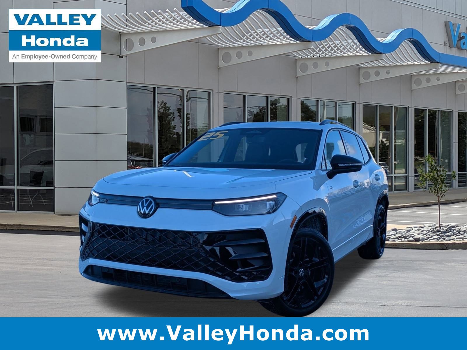 2025 Volkswagen Tiguan SE R-LINE BLACK