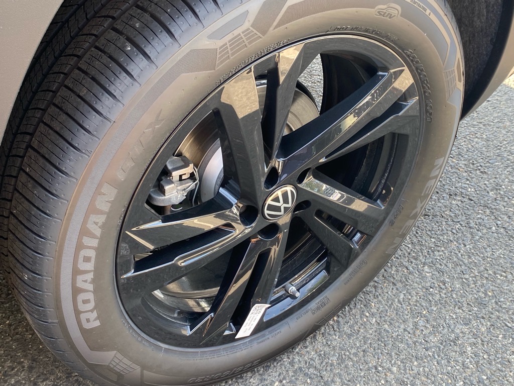 2026 Volkswagen Atlas Cross Sport SEL R-Line photo 7