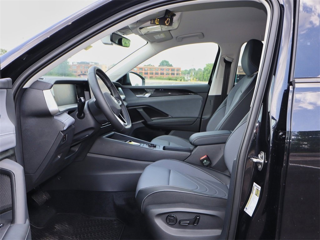 2025 Volkswagen Tiguan SE photo 12