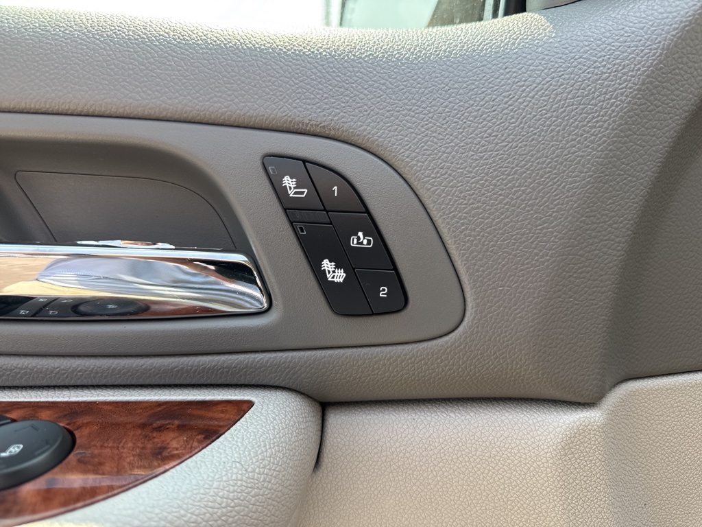 2008 Chevrolet Avalanche LTZ photo 33