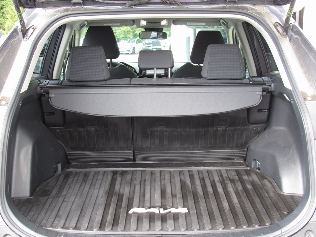 2022 Toyota RAV4 Hybrid LE photo 13