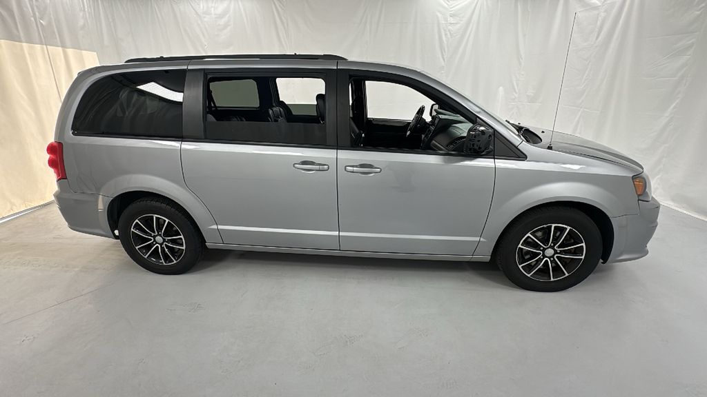 2018 Dodge Grand Caravan GT photo 2