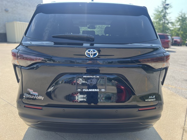 2023 Toyota Sienna XLE photo 4
