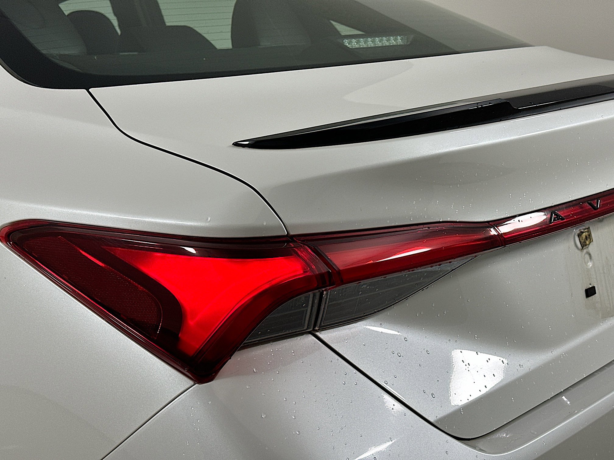 2022 Toyota Avalon Hybrid XSE photo 10
