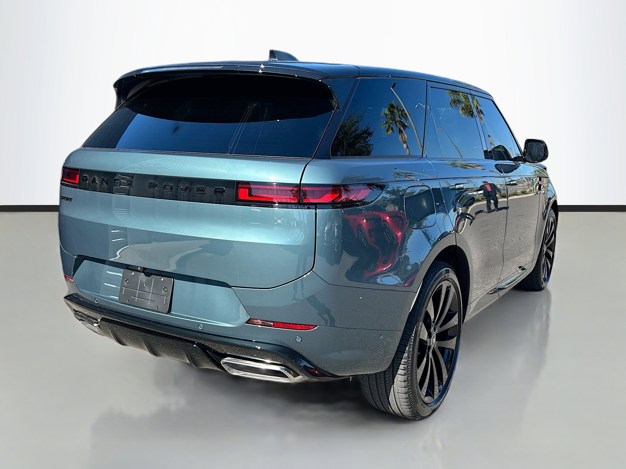 2025 Land Rover Range Rover Sport SE photo 3