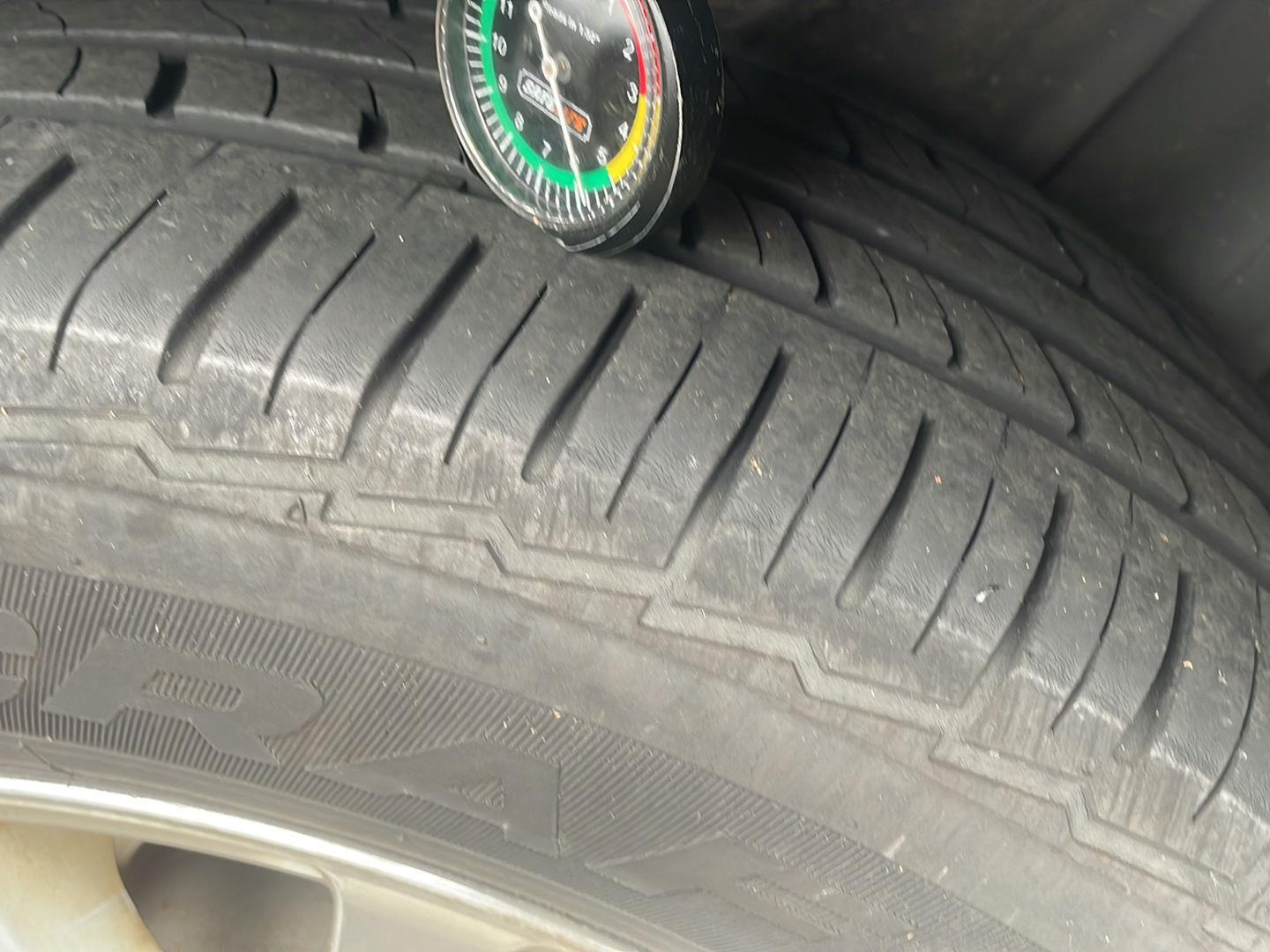 2009 Toyota Sienna LE photo 2