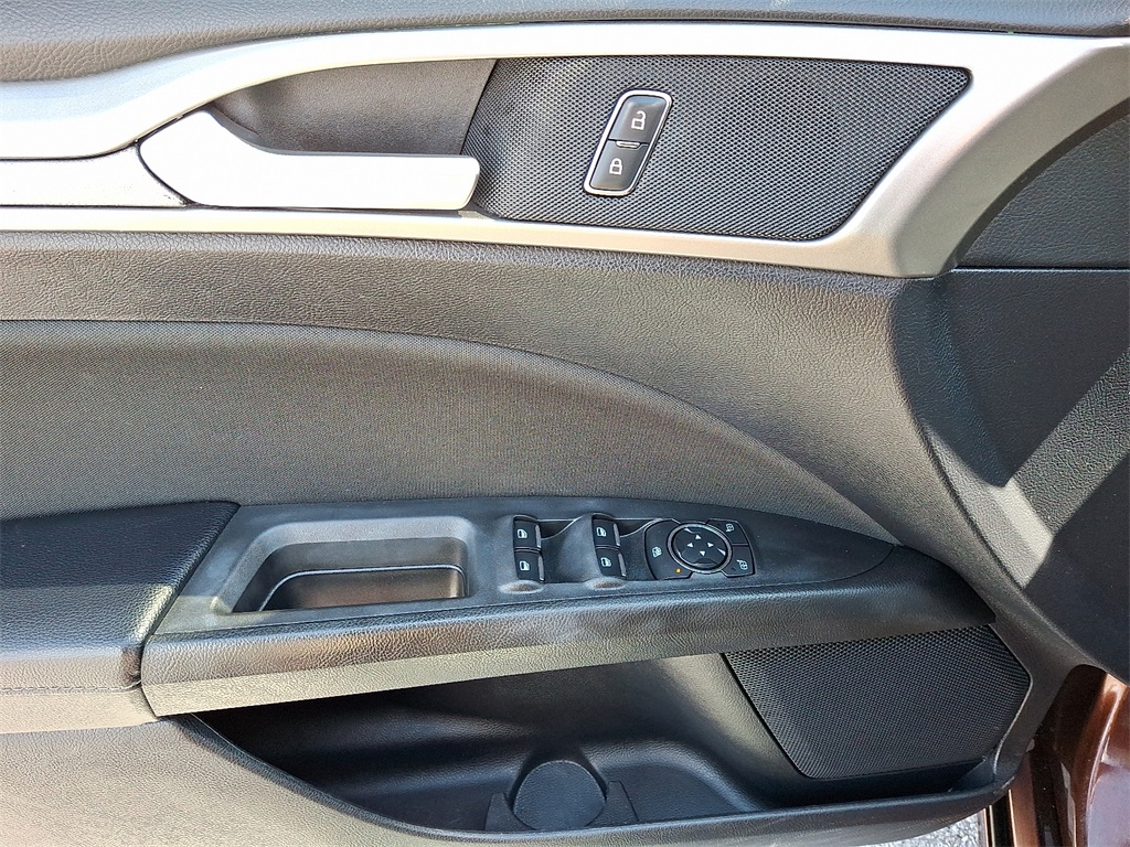 2019 Ford Fusion SE photo 12
