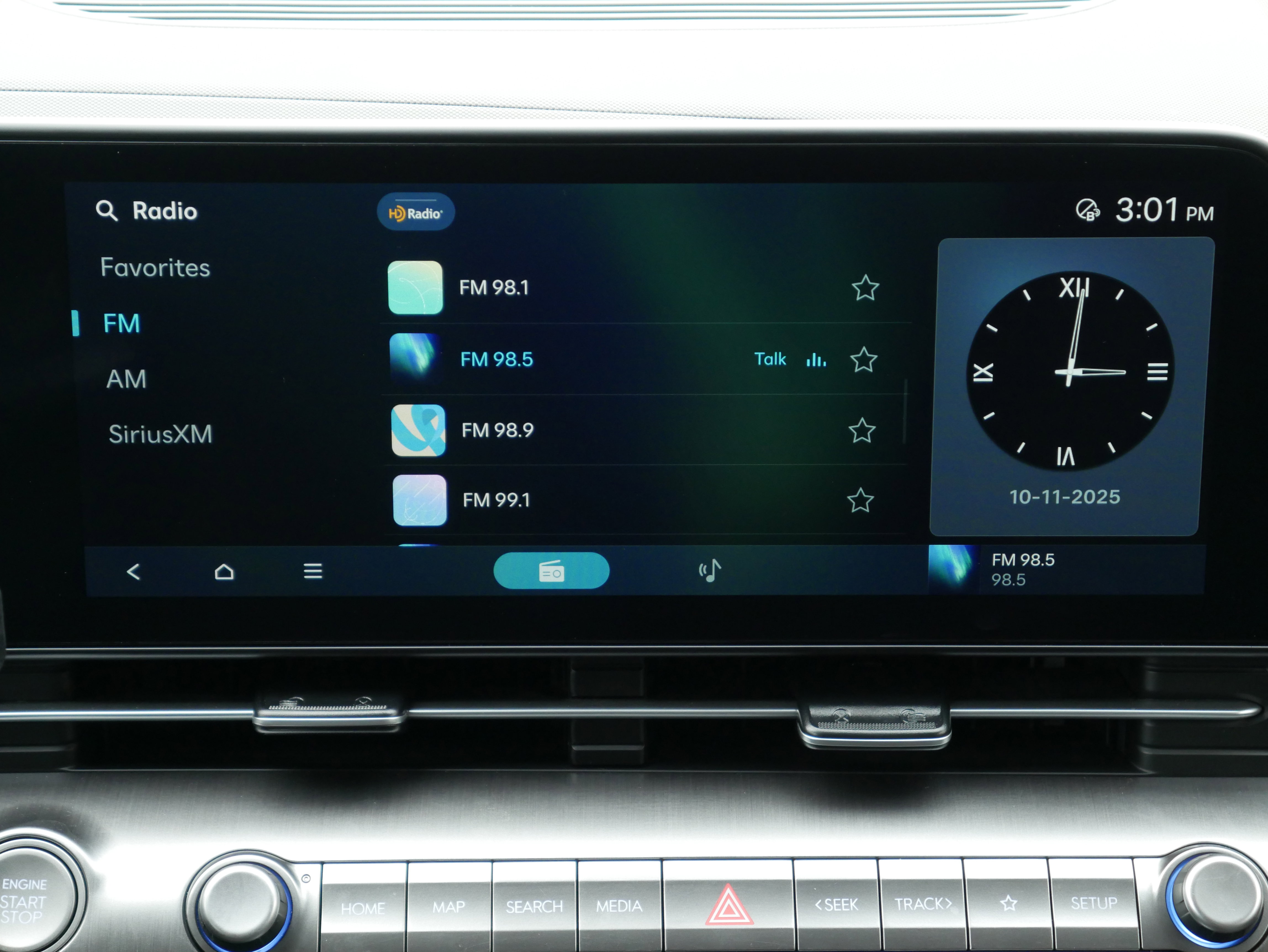 2025 Hyundai Kona SE photo 2