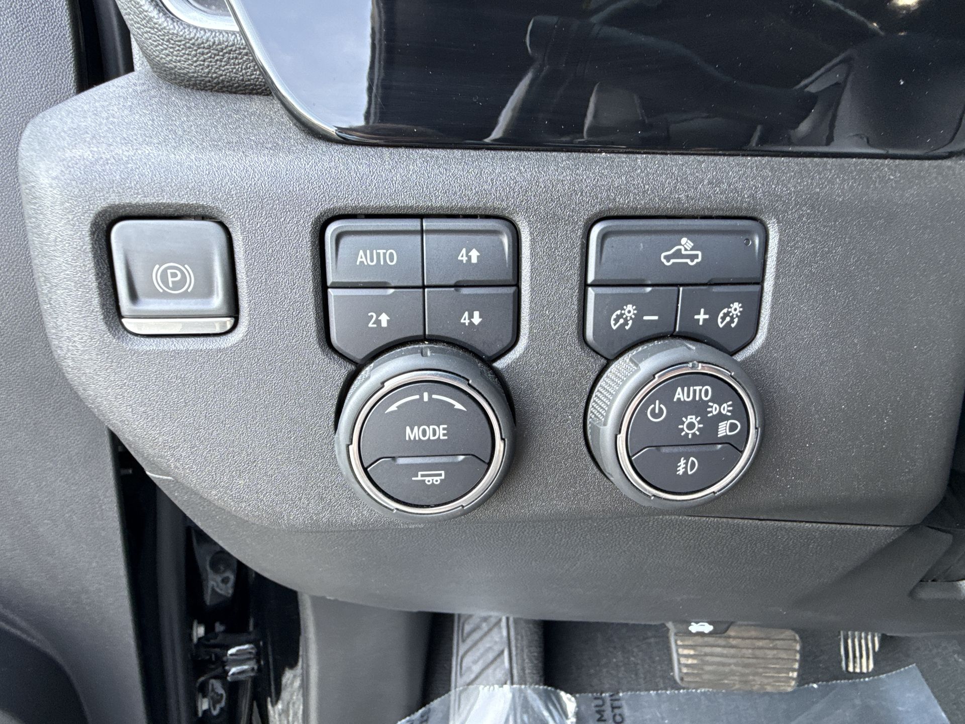 2023 Chevrolet Silverado 1500 RST photo 13
