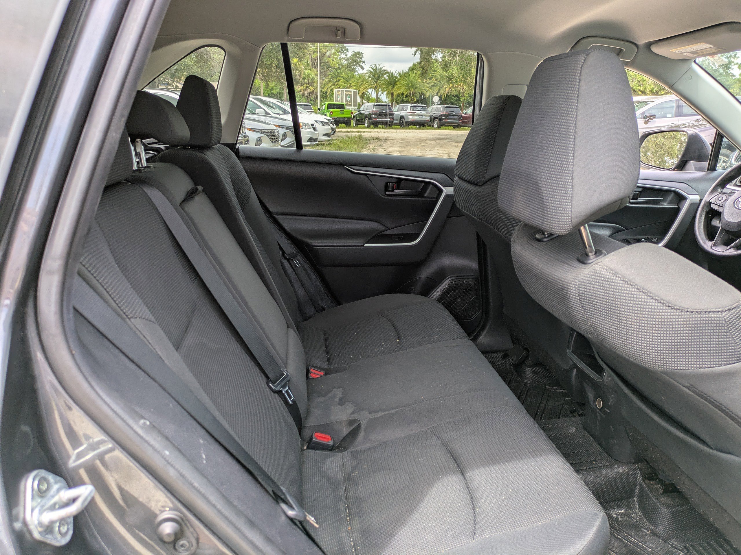 2021 Toyota RAV4 LE photo 10