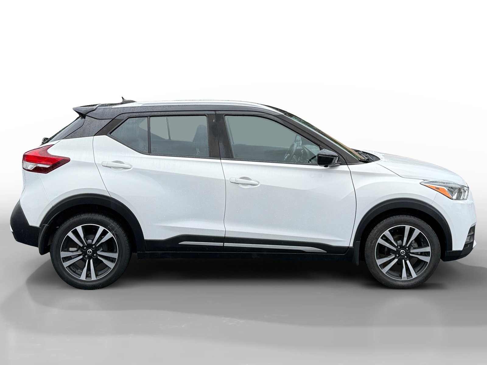 2019 Nissan Kicks SR photo 3
