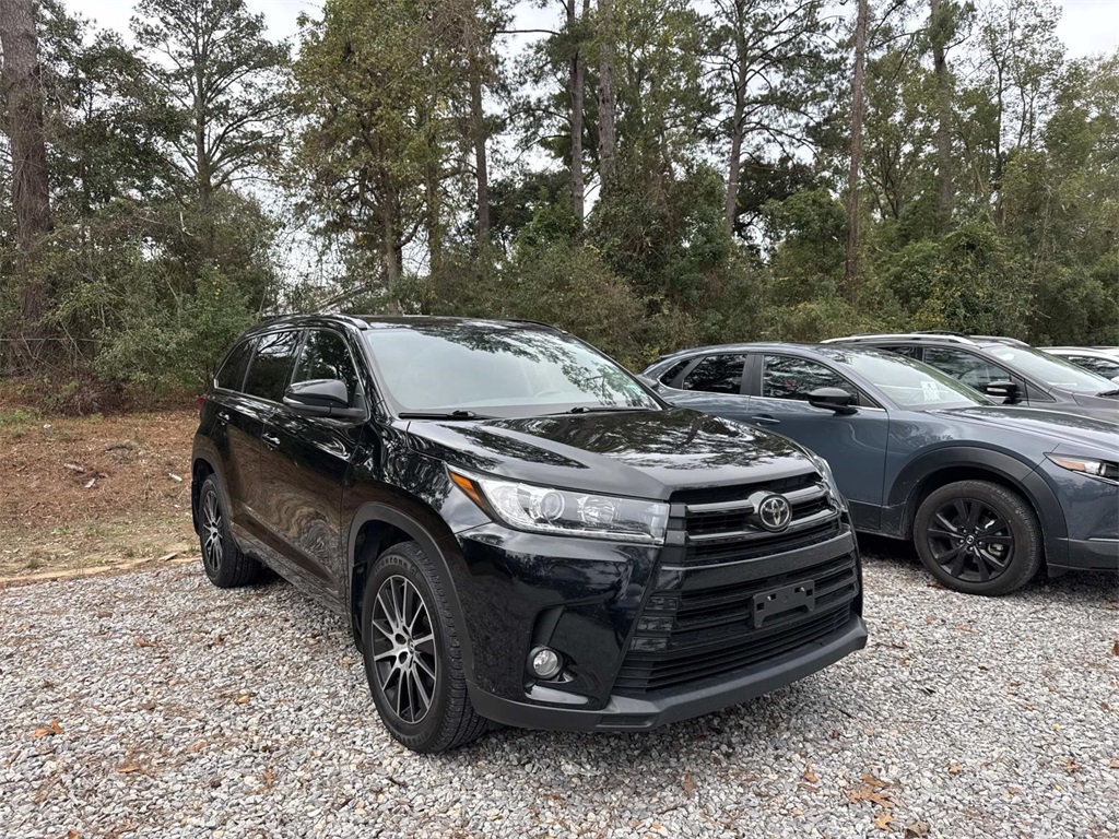 2017 Toyota Highlander SE photo 3