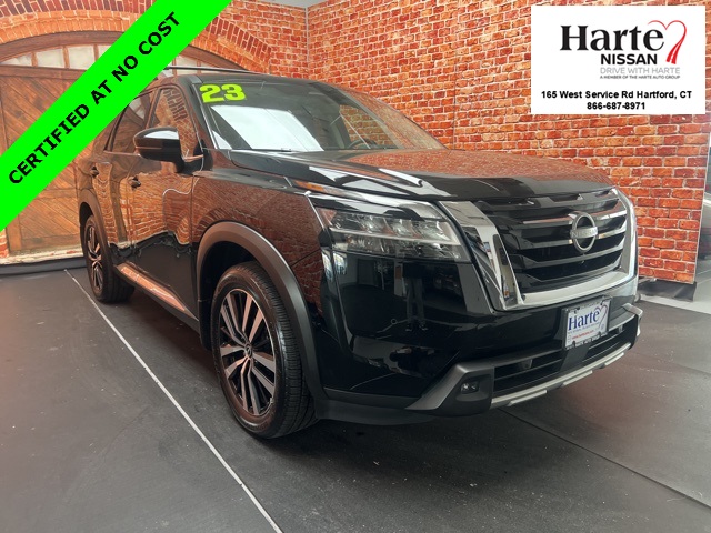 2023 Nissan Pathfinder Platinum's photo