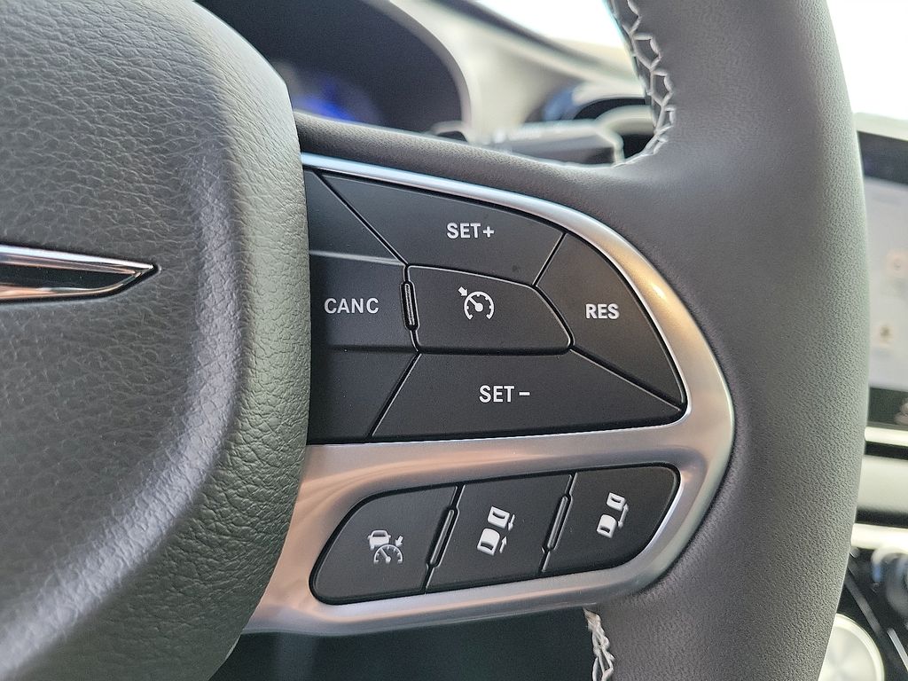 2025 Chrysler Voyager LX photo 4