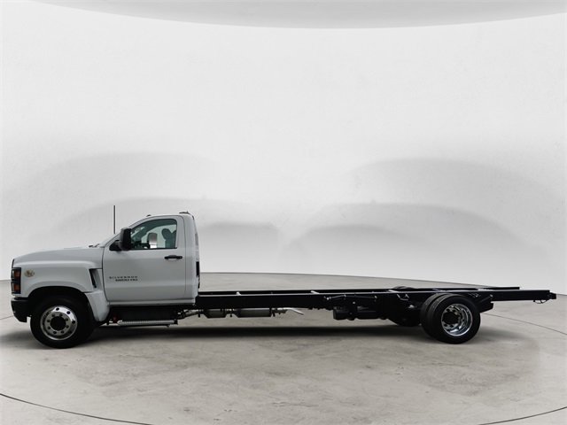 2024 Chevrolet Silverado 6500HD Work Truck photo 2