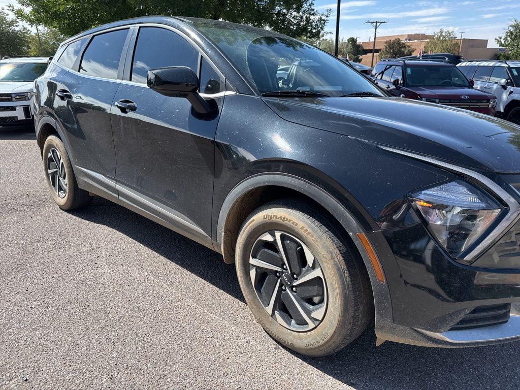2023 Kia Sportage Hybrid LX photo 2